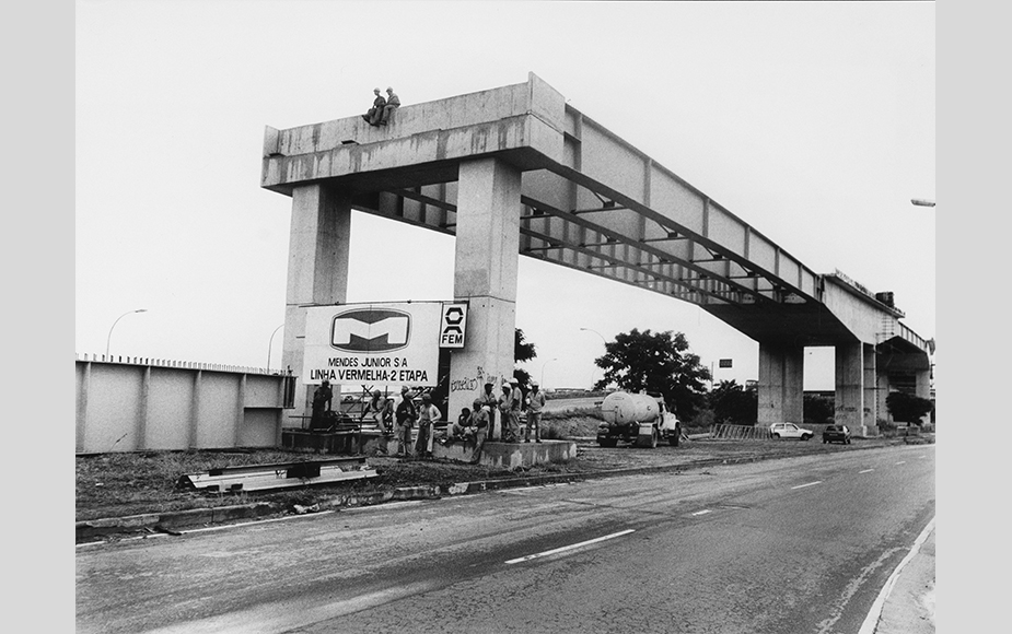 Crédito da imagem: Construção da Linha Vermelha. Acervo Firjan