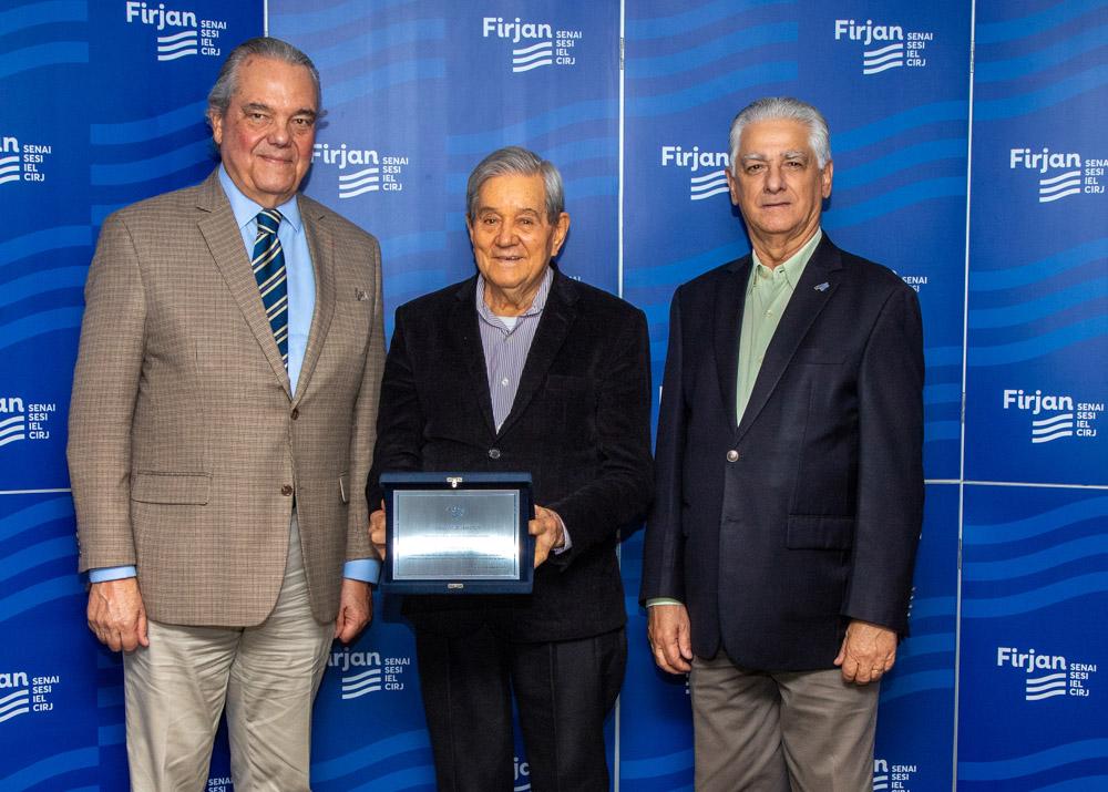 Eduardo Eugenio Gouvêa Vieira, Abílio Ferreira Marques e Luiz Césio Caetano em evento em homenagem ao Conselho de Eméritos em 2023. Crédito: Paula Johas/ Acervo Firjan