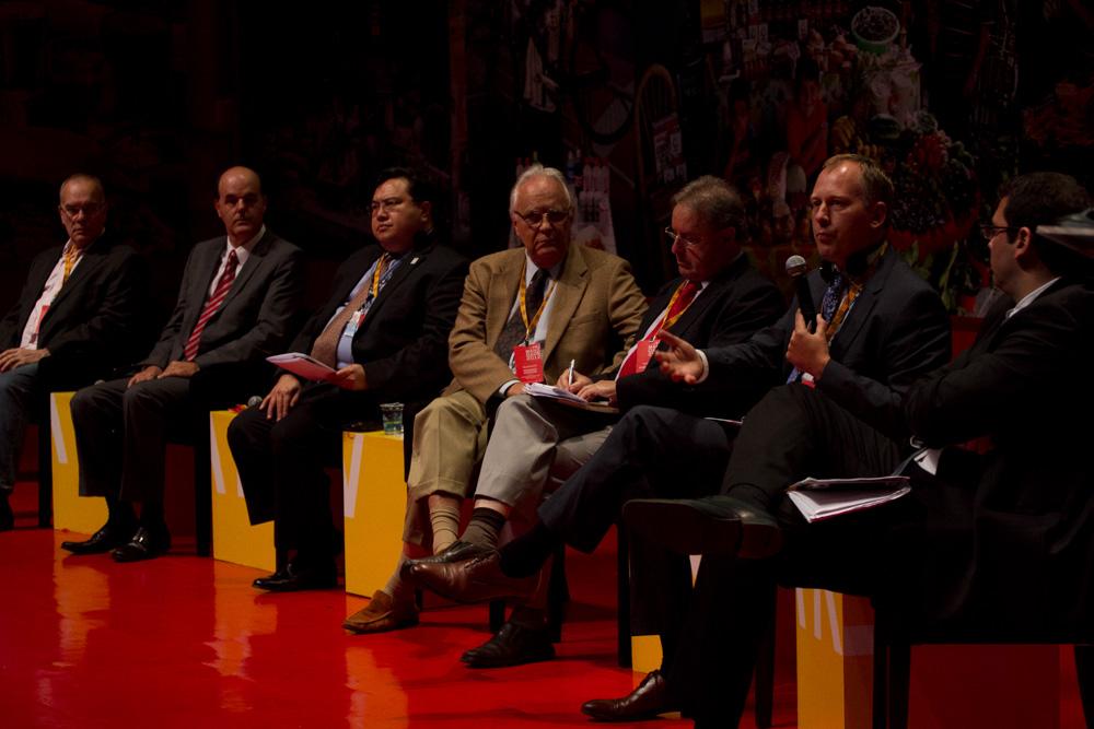 Fernando Sandroni faz a moderação do painel "Tecnologias para a Sustentabilidade", no Humanidade 2012. Crédito: Acervo Firjan