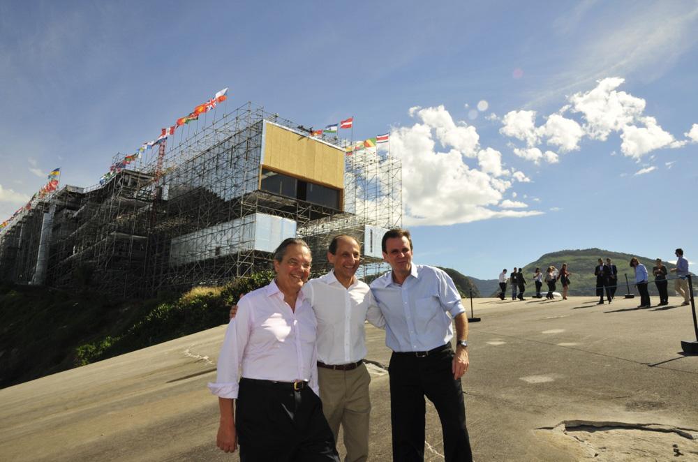 Eduardo Eugenio Gouvêa Vieira, Paulo Skaf e Eduardo Paes visitam montagem do evento "Humanidade 2012". Créditos: Acervo Firjan