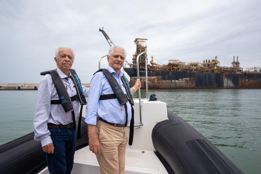 Francisco Roberto de Siqueira e Luiz Césio Caetano em visita ao Porto do Açú. Créditos: Paula Johas/ Acervo Firjan