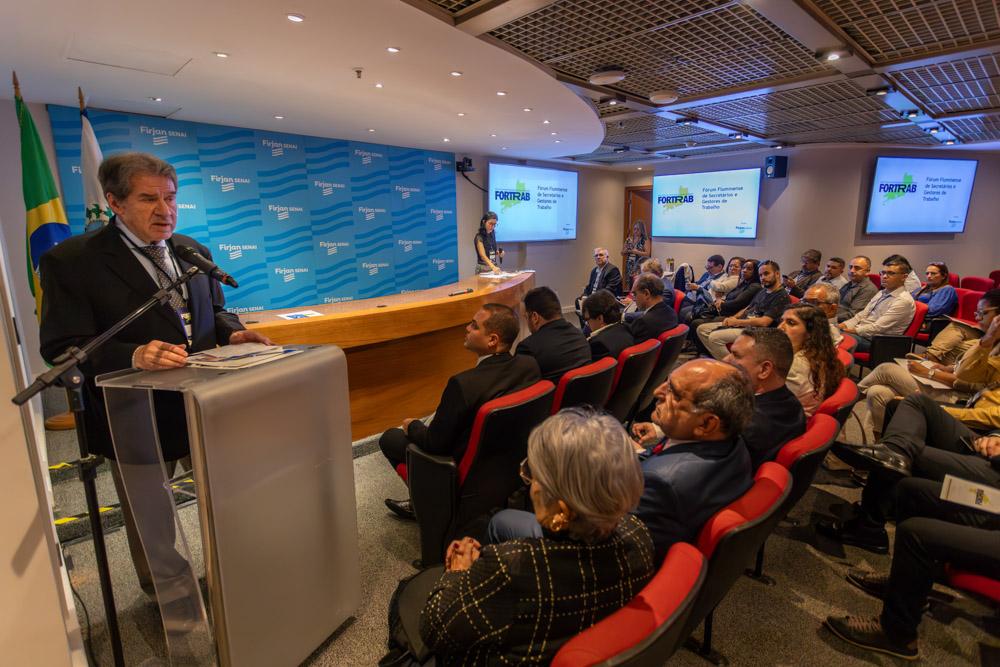 Luiz Carlos Renaux, presidente do conselho de relações trabalhista e sindical no Fórum Fluminense de Secretários e Gestores de Trabalho no dia 19/07/2024. Créditos: Vinícius Magalhães/ Acervo Firjan